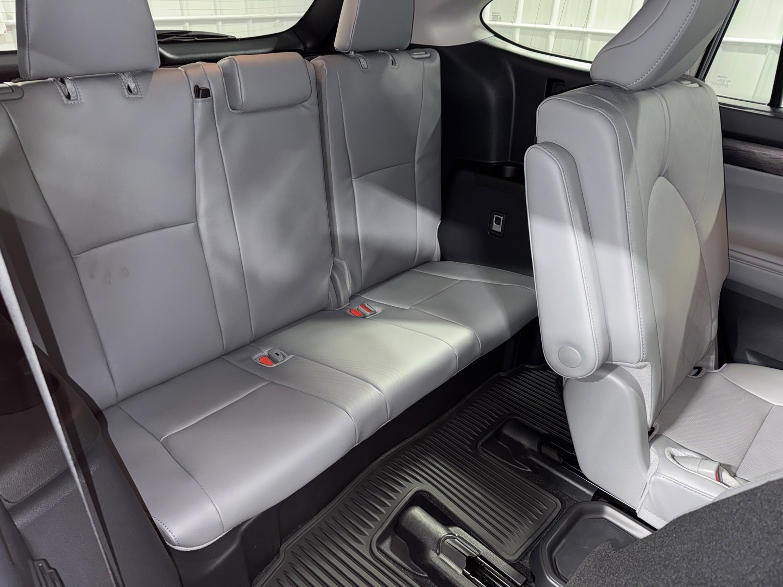 New 2026 Toyota Highlander Platinum image 15