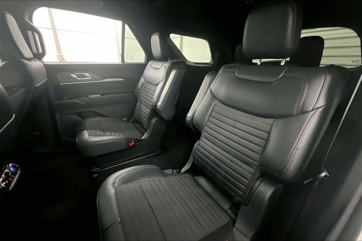 New 2025 Ford Explorer ST-Line w/ Premium Package image 25