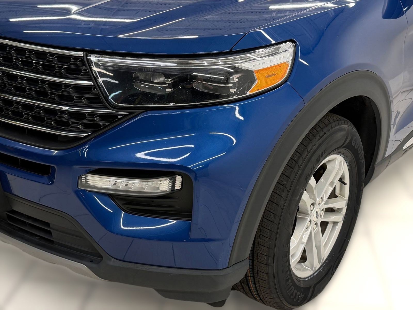 Used 2021 Ford Explorer XLT w/ Equipment Group 202A AWD/4WD image 8