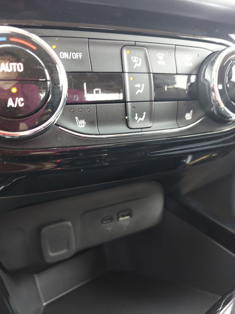 Used 2025 Chevrolet Trax LT w/ LT Convenience Package image 22