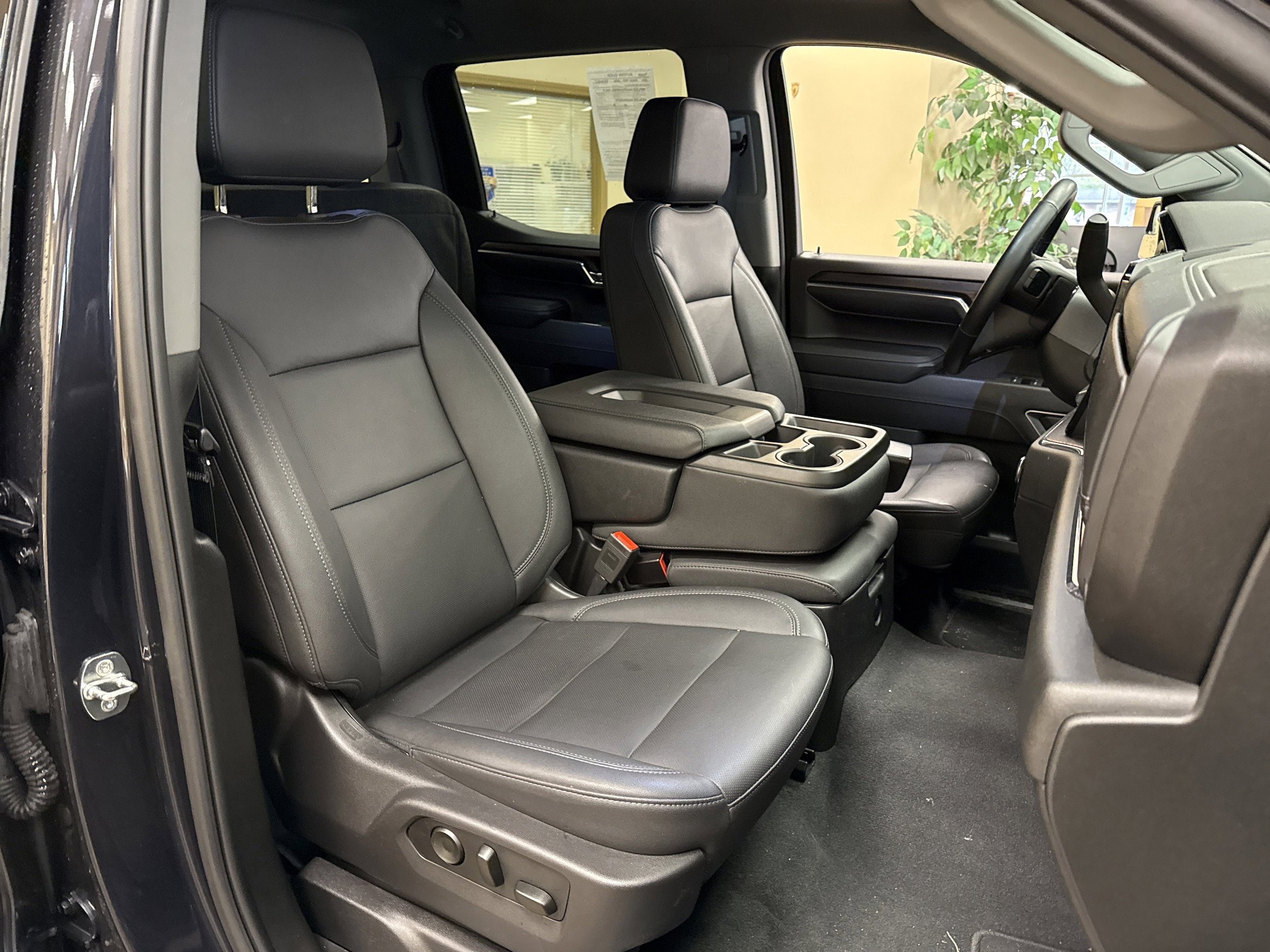 Used 2024 GMC Sierra 1500 SLT AWD/4WD image 9