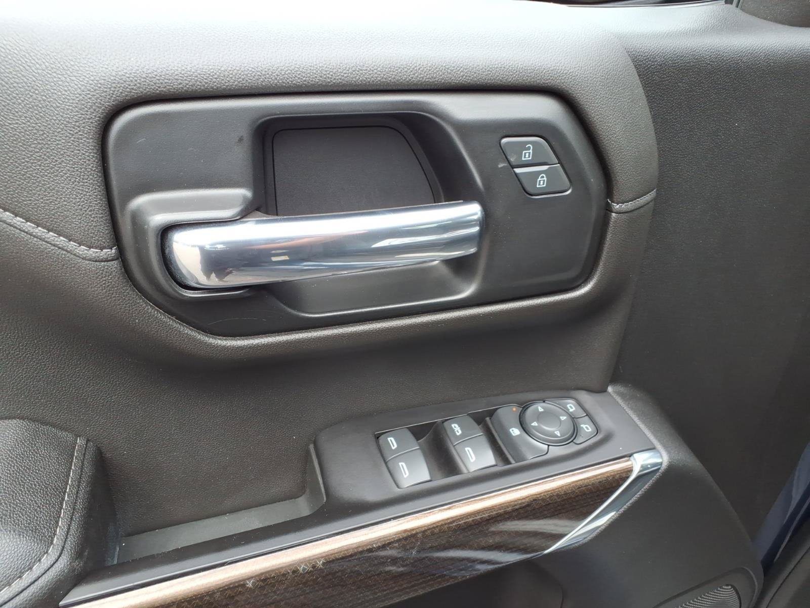 Used 2022 Chevrolet Silverado 1500 LT AWD/4WD image 12
