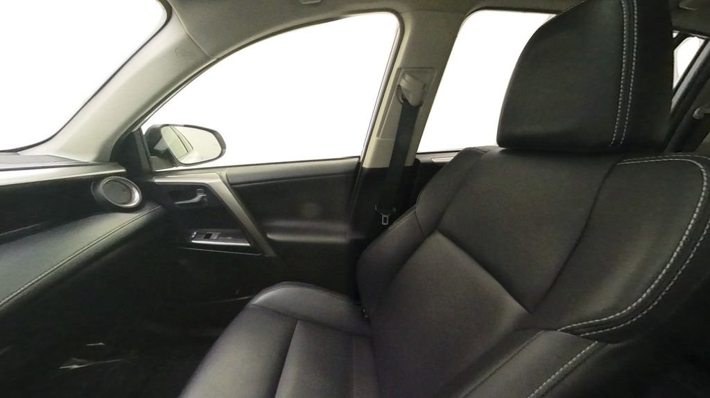 Used 2018 Toyota RAV4 Limited w/ Carpet Mat Package image 25