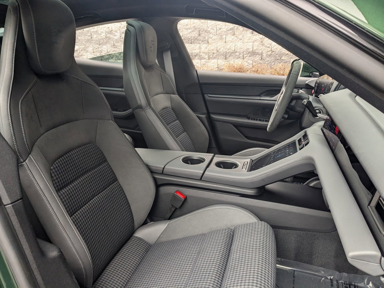 Used 2025 Porsche Taycan image 23