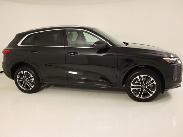 Used 2025 Audi Q5 Premium Plus w/ Premium Plus AWD/4WD image 6