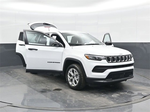 Used 2025 Jeep Compass Sport image 45