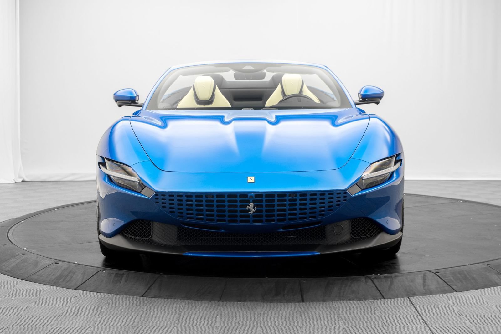 Used 2026 Ferrari Roma Spider RWD image 2