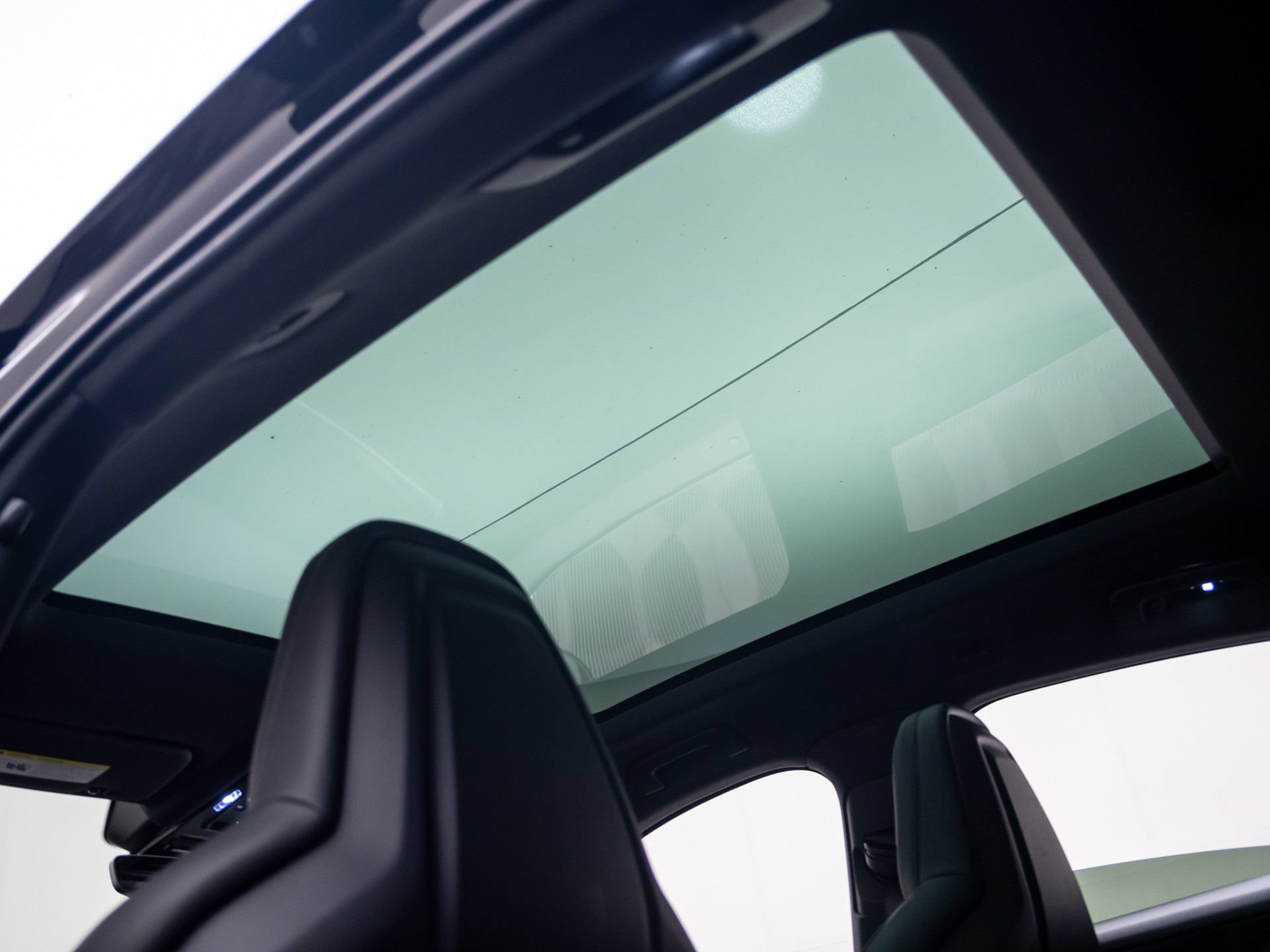 Certified 2025 Porsche Cayenne E-Hybrid Coupe AWD/4WD image 16