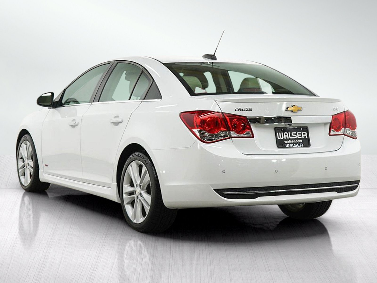 Used 2015 Chevrolet Cruze LTZ w/ Sun, Sound and Sport Package FWD image 3