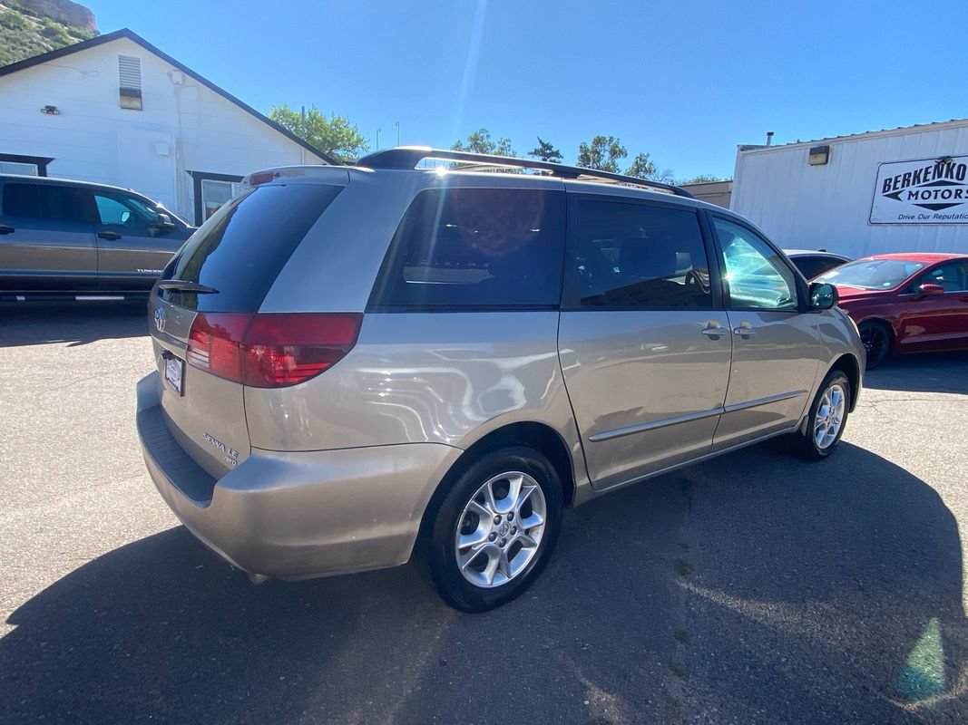 Used 2004 Toyota Sienna LE w/ LE Pkg 12 AWD/4WD image 3