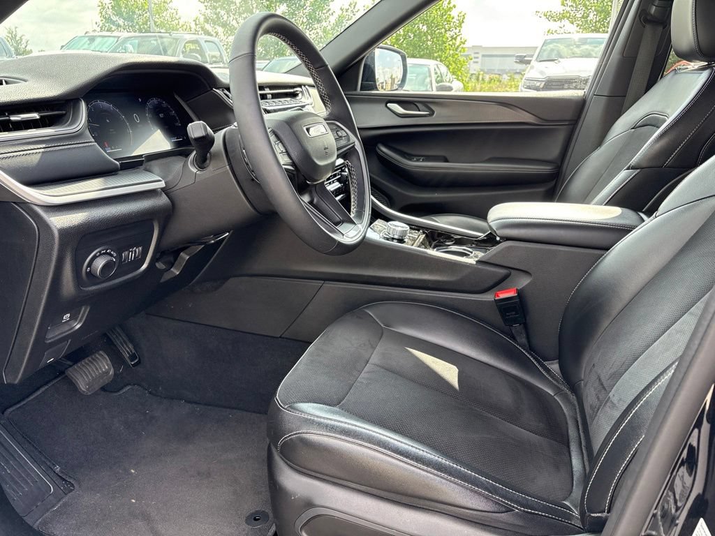 Used 2023 Jeep Grand Cherokee L Laredo AWD/4WD image 8
