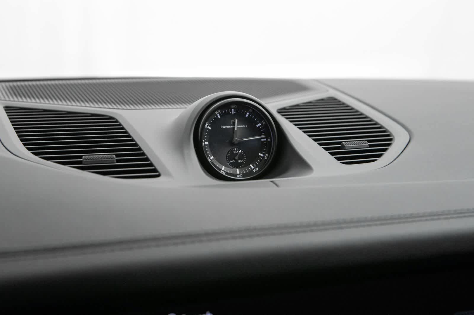Certified 2025 Porsche Cayenne Turbo AWD/4WD image 32