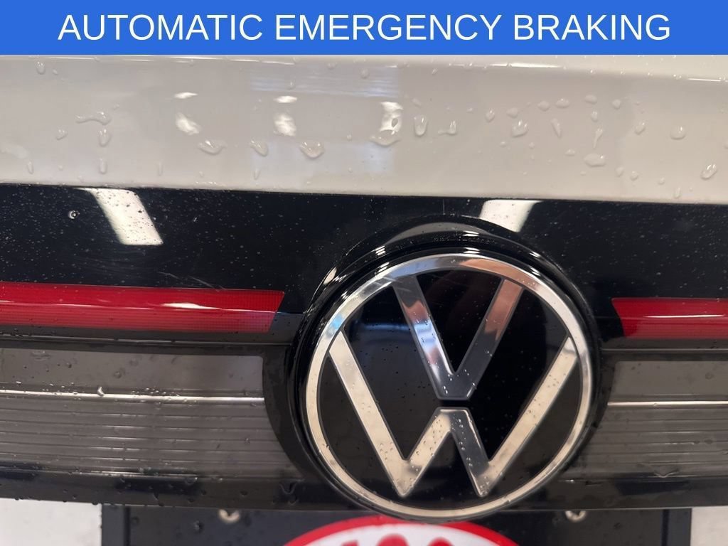 Used 2025 Volkswagen Taos SE AWD/4WD image 11