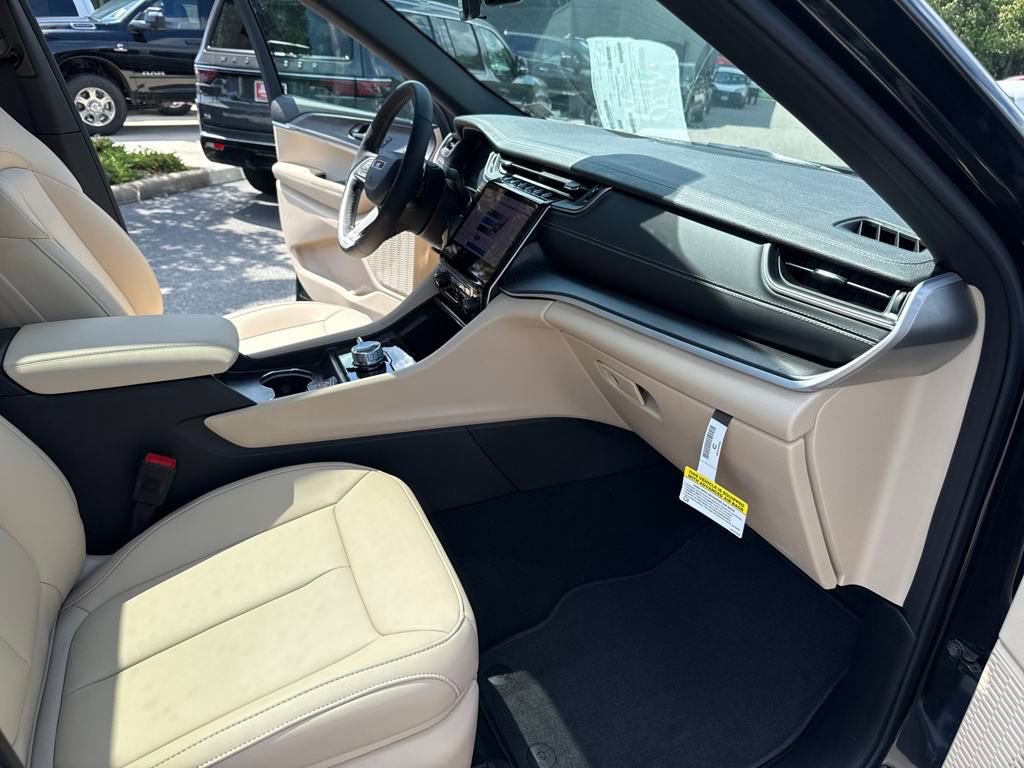 New 2025 Jeep Grand Cherokee Limited w/ Black Appearance Package image 27