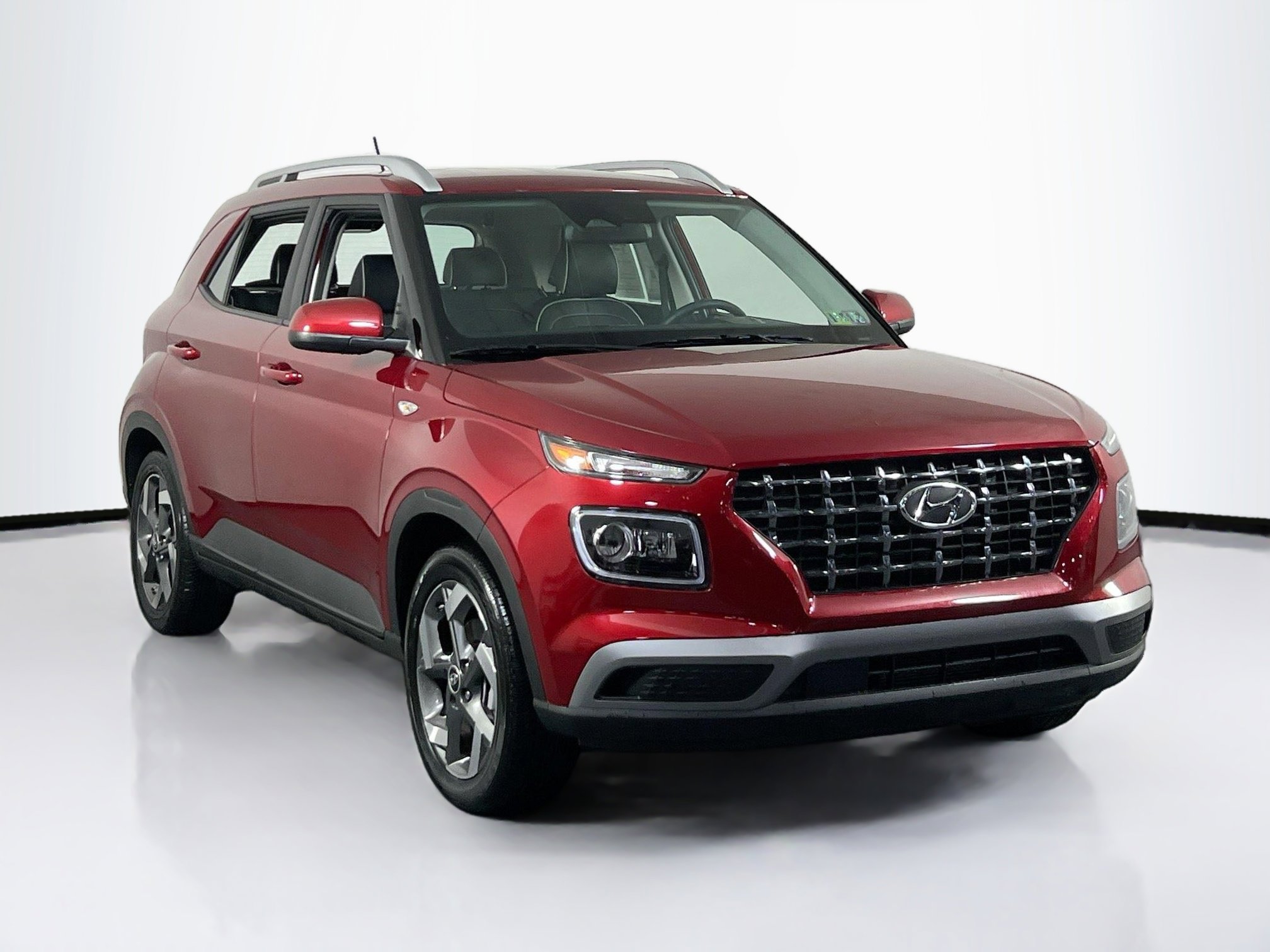 Used 2024 Hyundai Venue Limited image 3