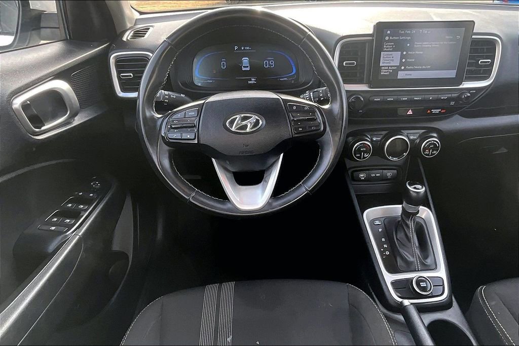 Used 2025 Hyundai Venue SEL image 5