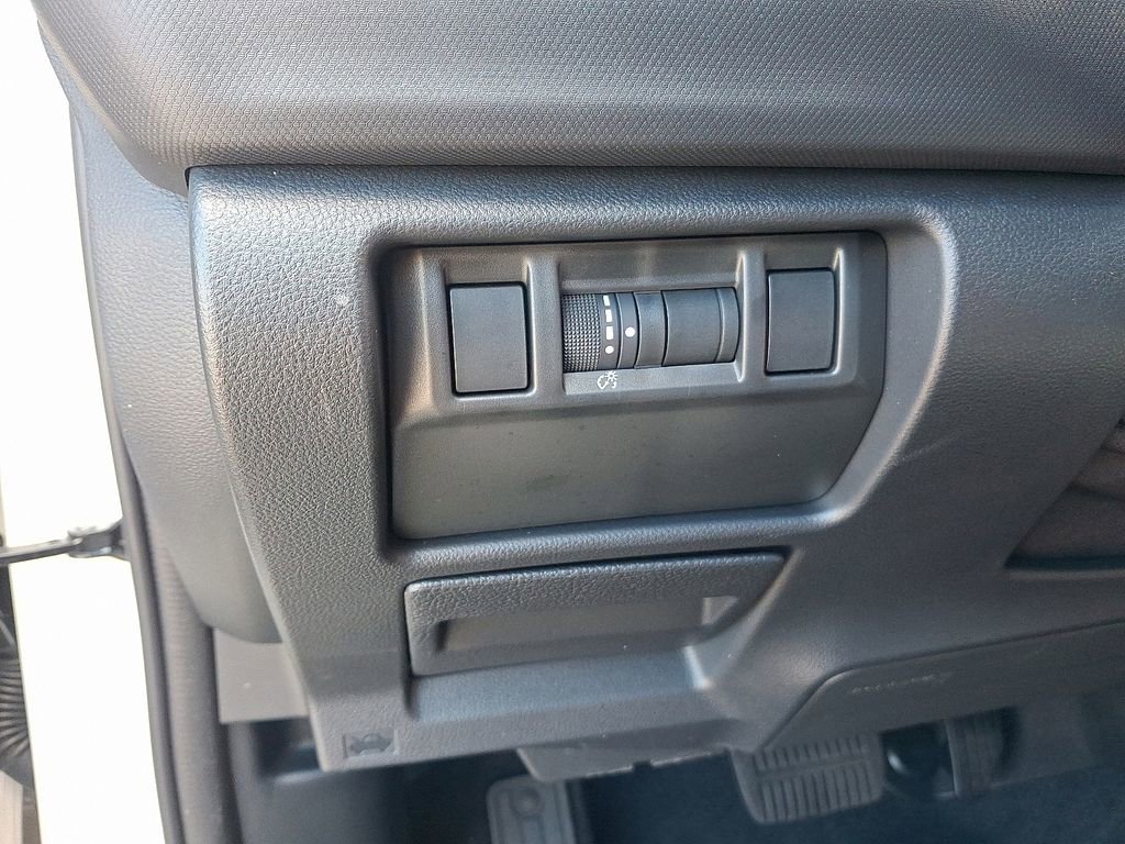 Used 2025 Subaru Forester Premium AWD/4WD image 25
