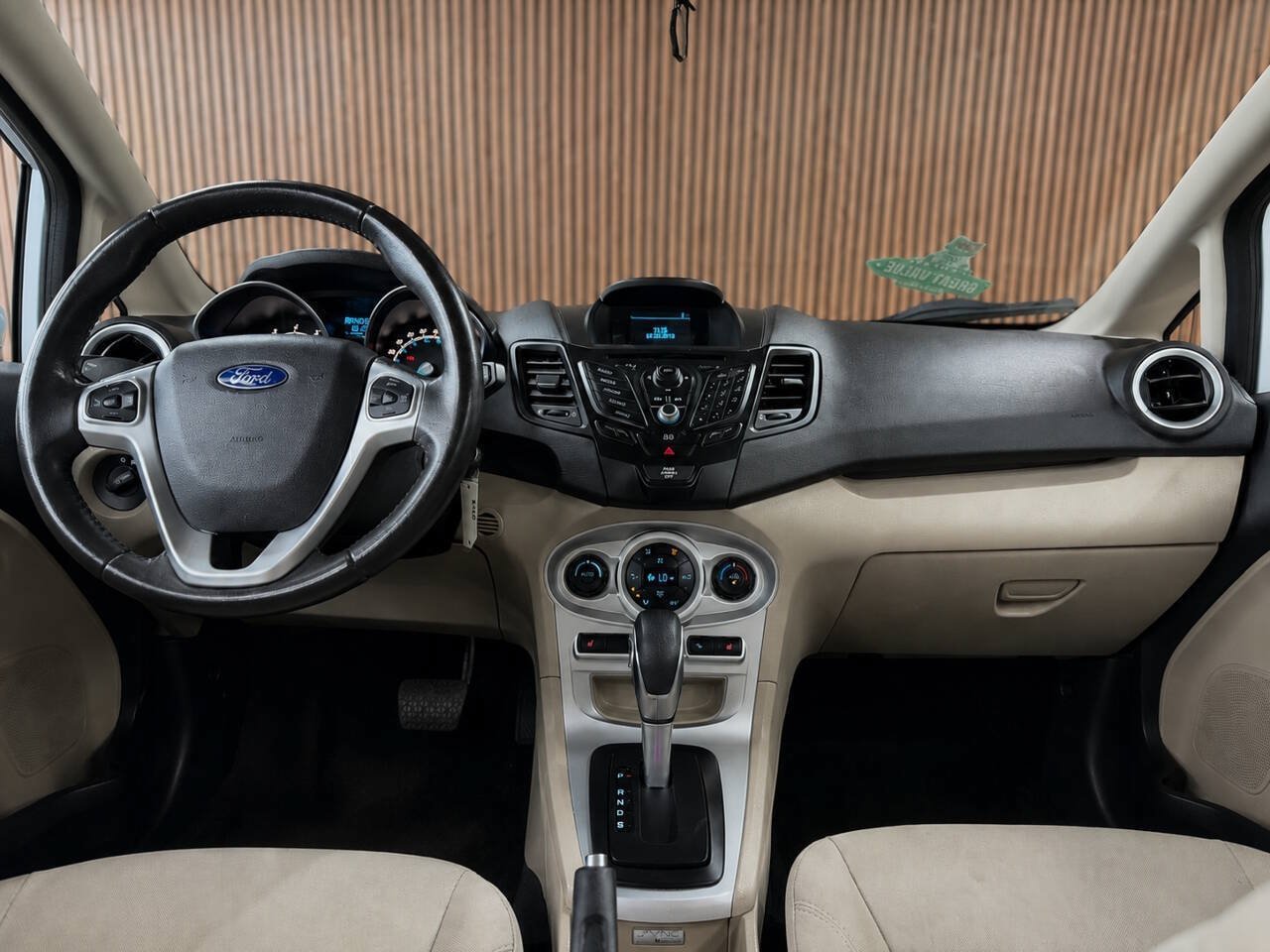 Used 2015 Ford Fiesta SE w/ Comfort Package FWD image 7