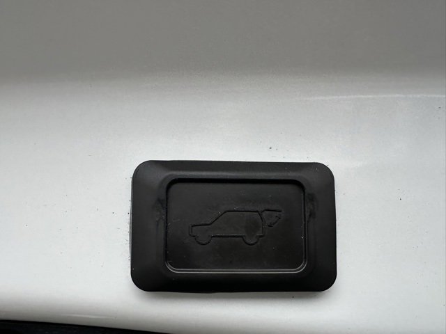 Used 2020 Toyota RAV4 XLE image 24