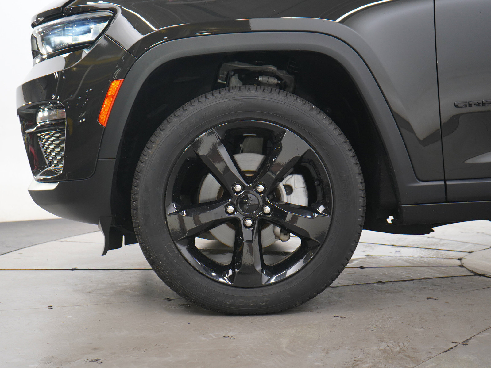 Used 2024 Jeep Grand Cherokee Limited w/ Black Appearance Package AWD/4WD image 30
