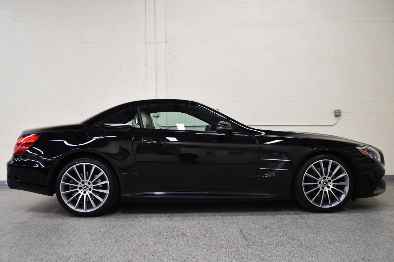 Used 2019 Mercedes-Benz SL 550 image 26