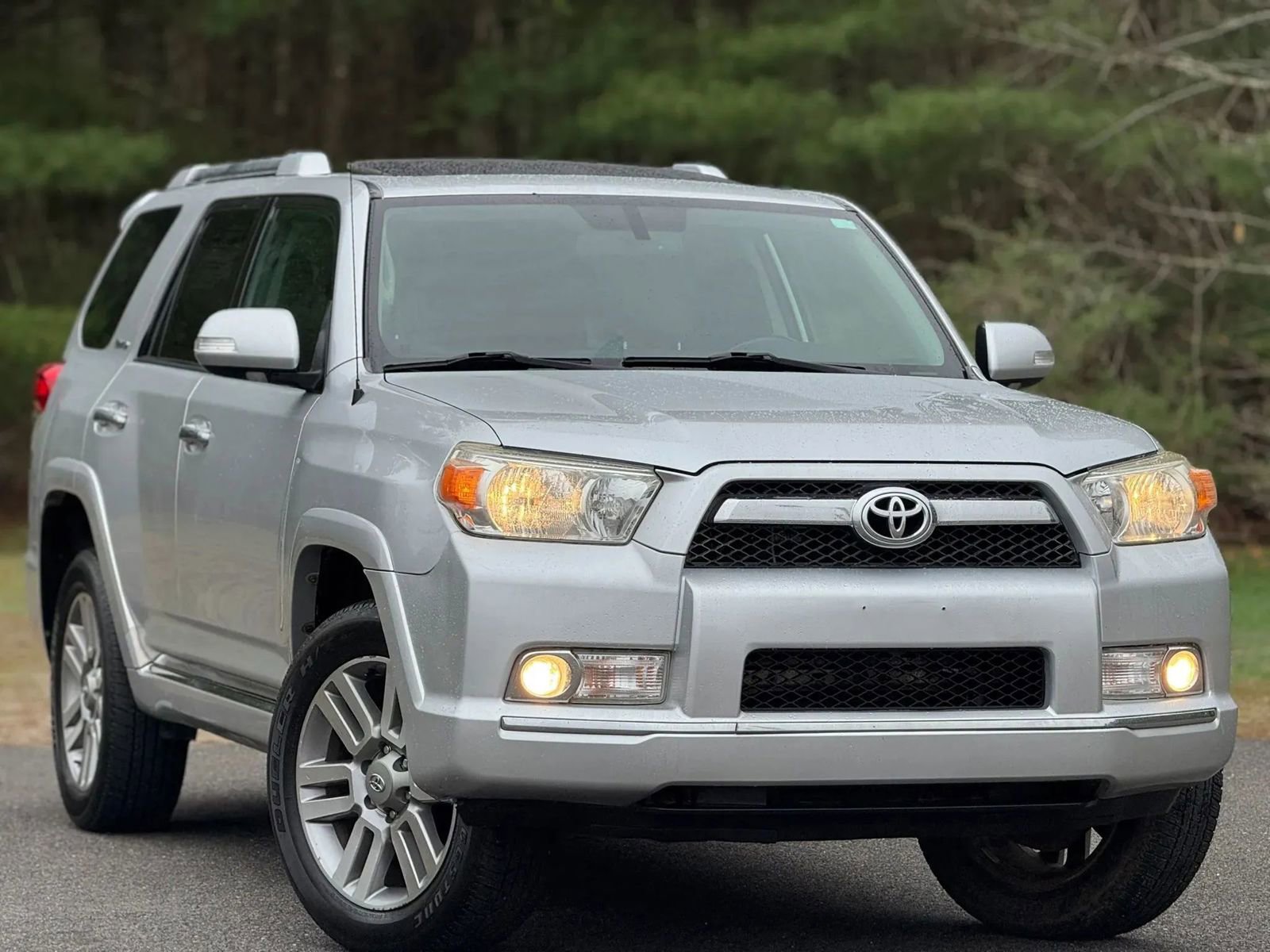 Used 2010 Toyota 4Runner Limited AWD/4WD image 2