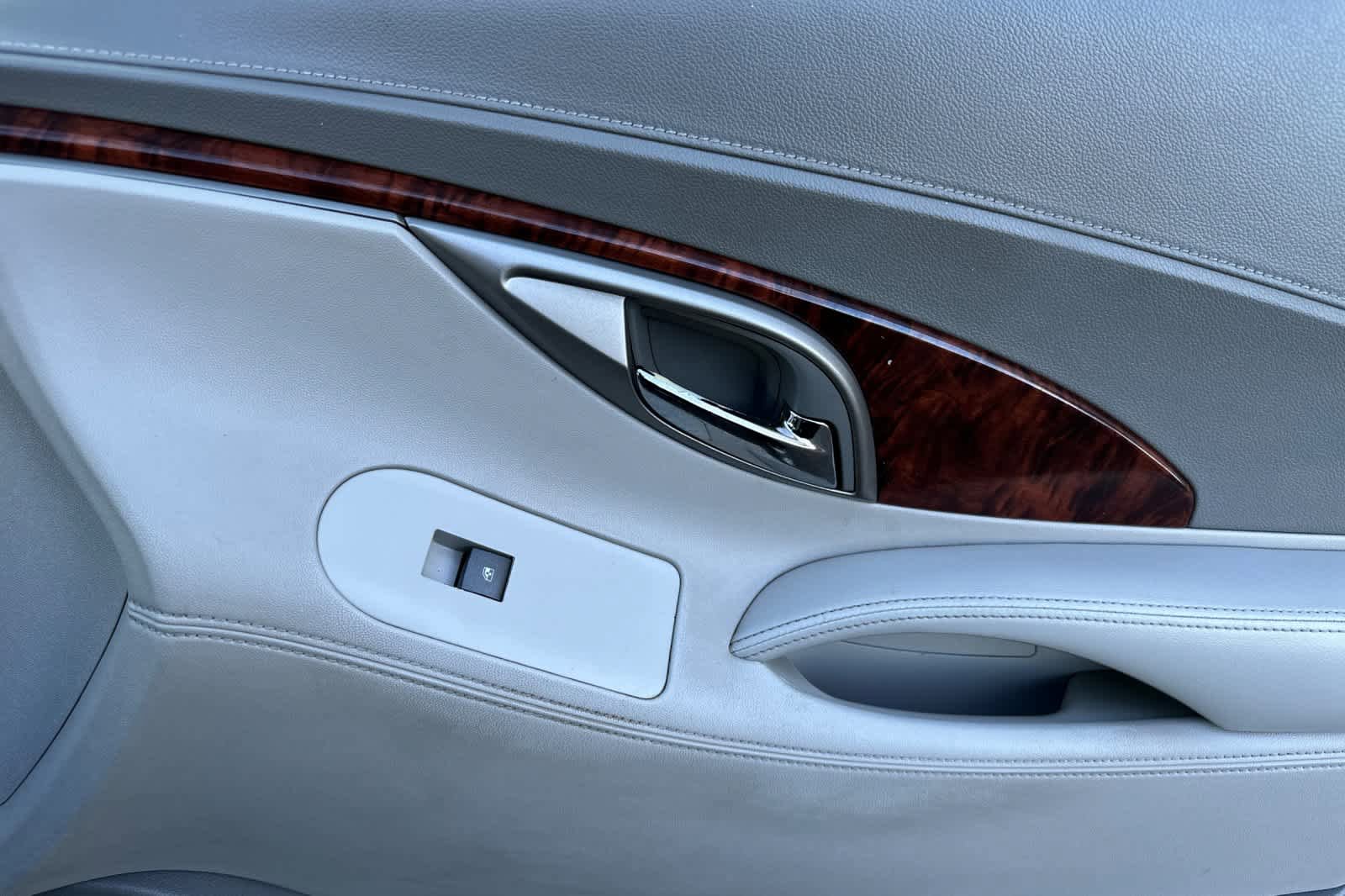 Used 2011 Buick LaCrosse CXL image 18