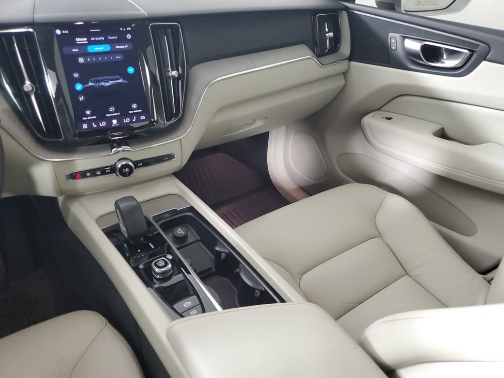 Certified 2023 Volvo XC60 B5 Plus w/ Protection Package Premier AWD/4WD image 19