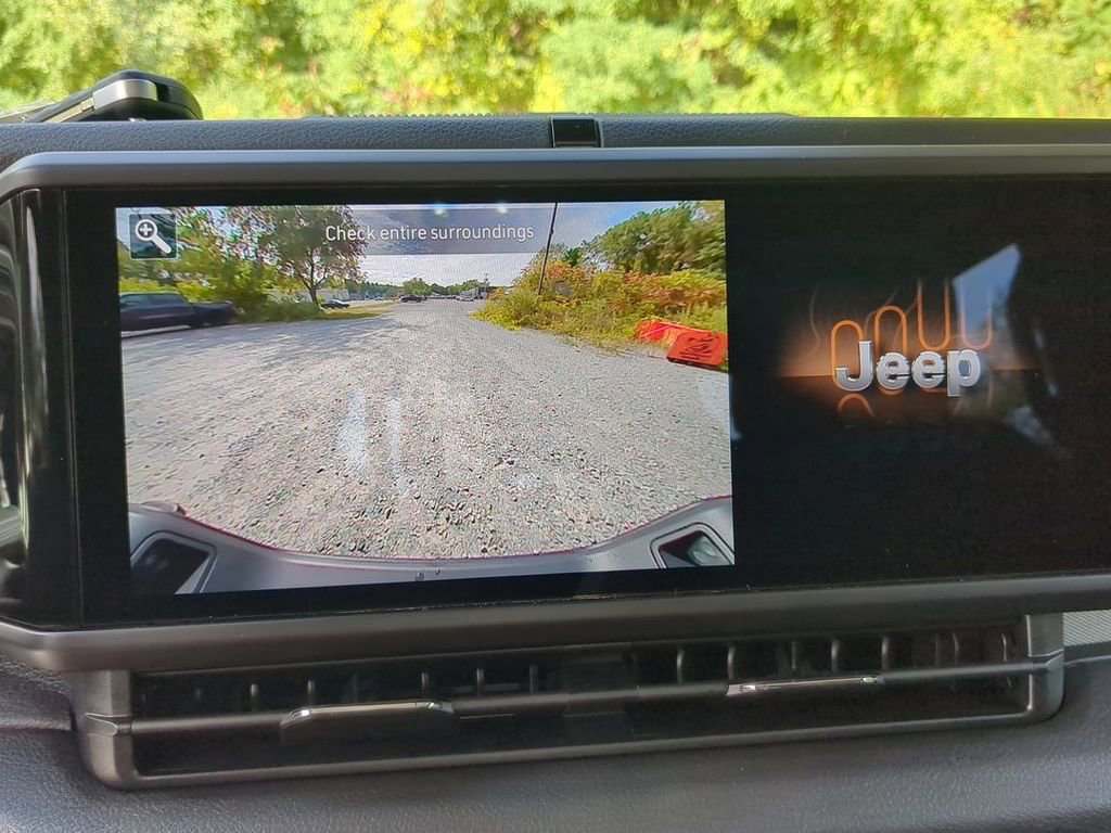 New 2025 Jeep Gladiator Willys image 18