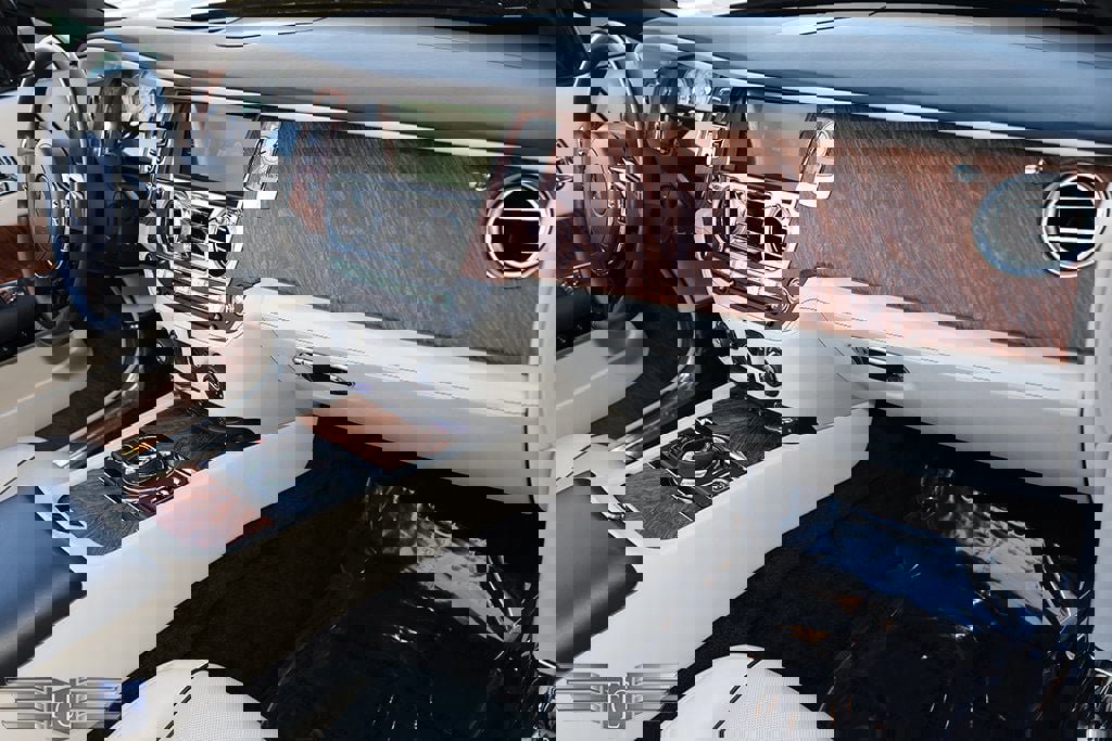 Used 2017 Rolls-Royce Dawn Convertible image 22