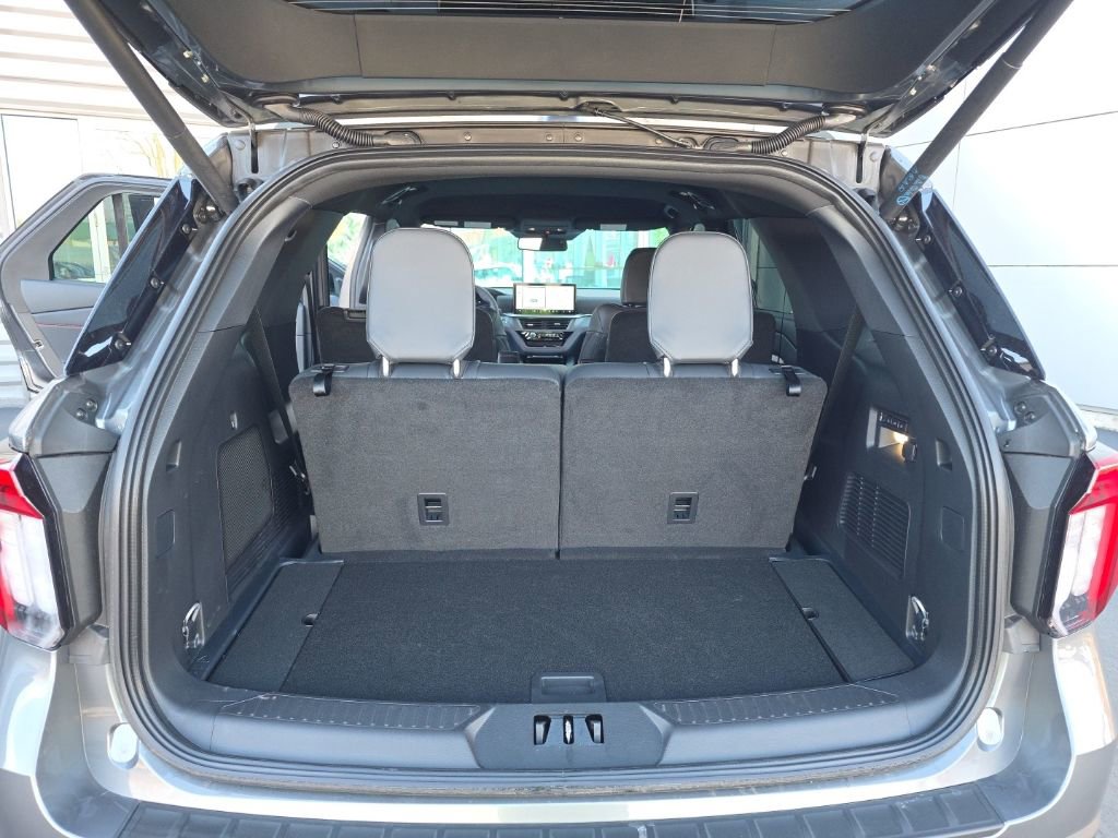Used 2025 Ford Explorer ST image 38