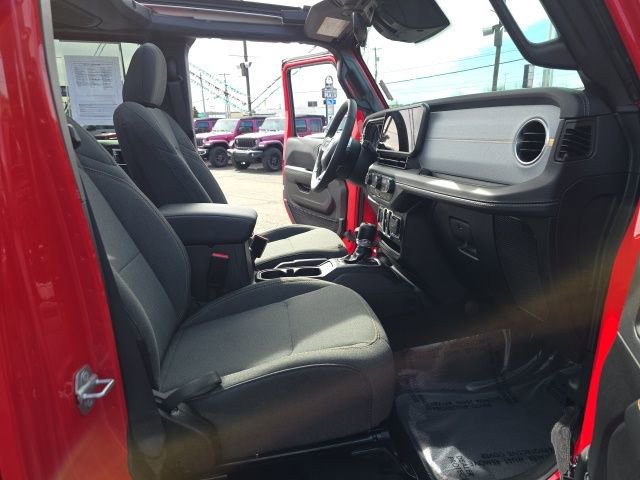 Used 2025 Jeep Wrangler Unlimited Sahara w/ Safety Group image 42