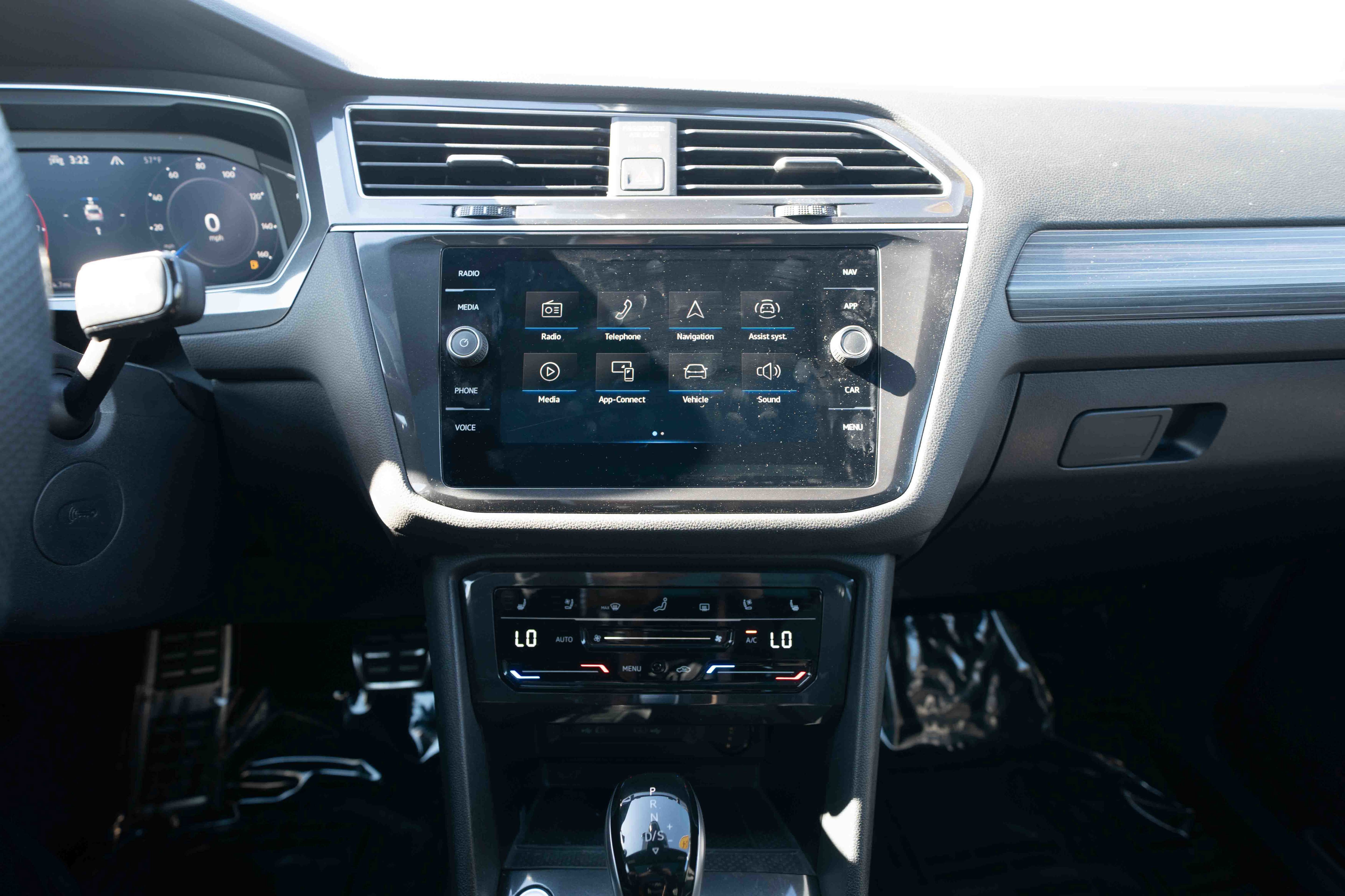 Used 2024 Volkswagen Tiguan SEL R-Line image 17