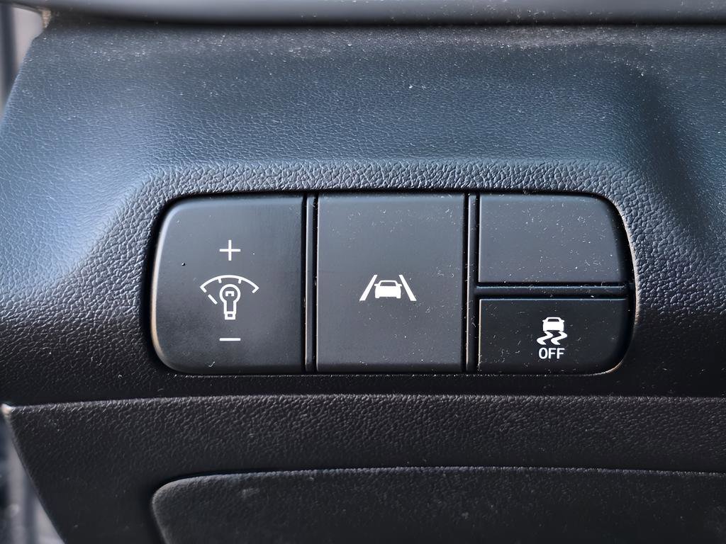 Certified 2022 Hyundai Elantra SEL image 23