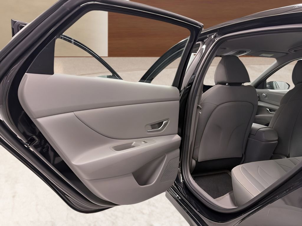 Used 2023 Hyundai Elantra SEL w/ Convenience Package image 12
