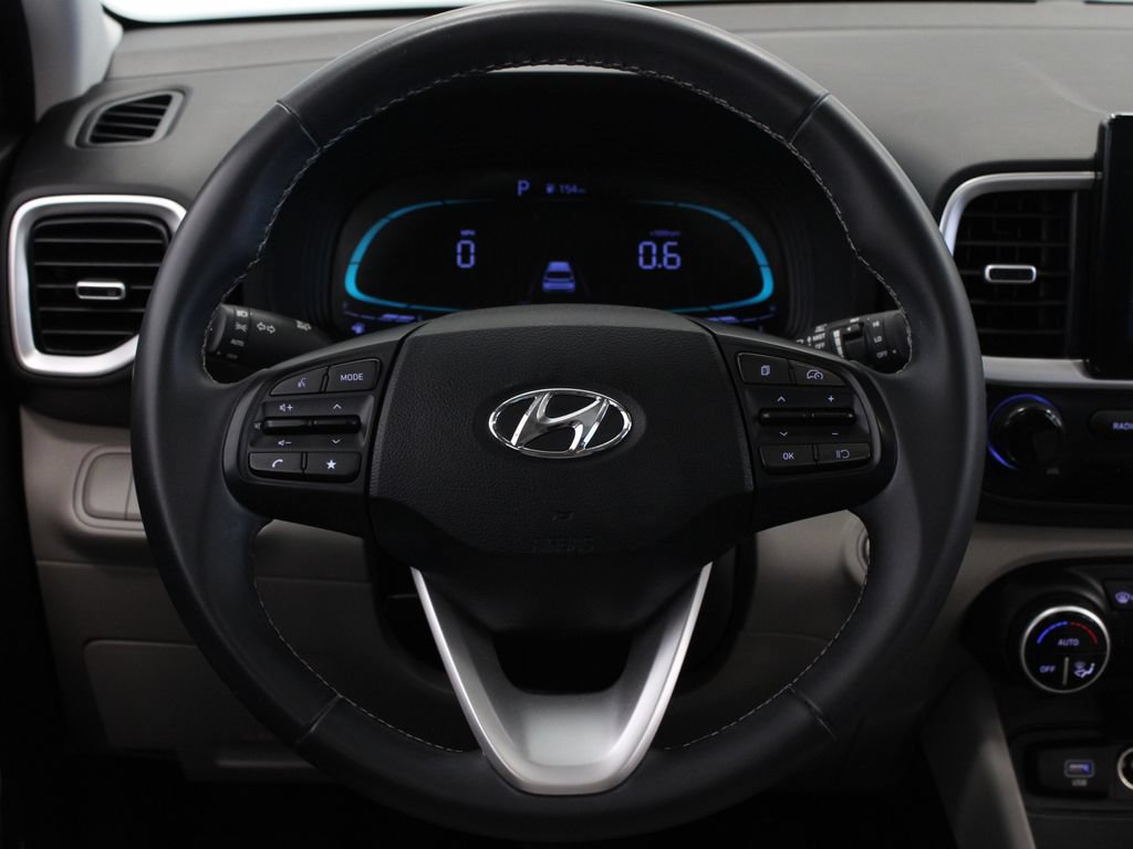 Used 2024 Hyundai Venue SEL FWD image 19