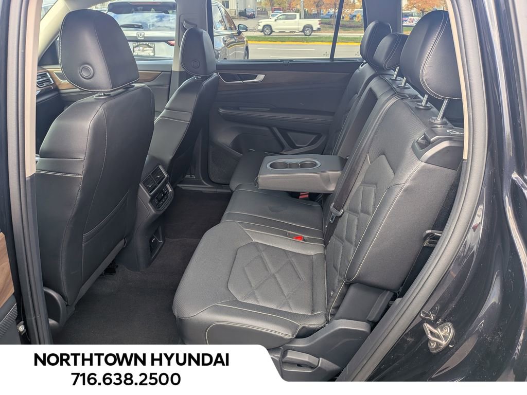Used 2025 Volkswagen Atlas SE image 8