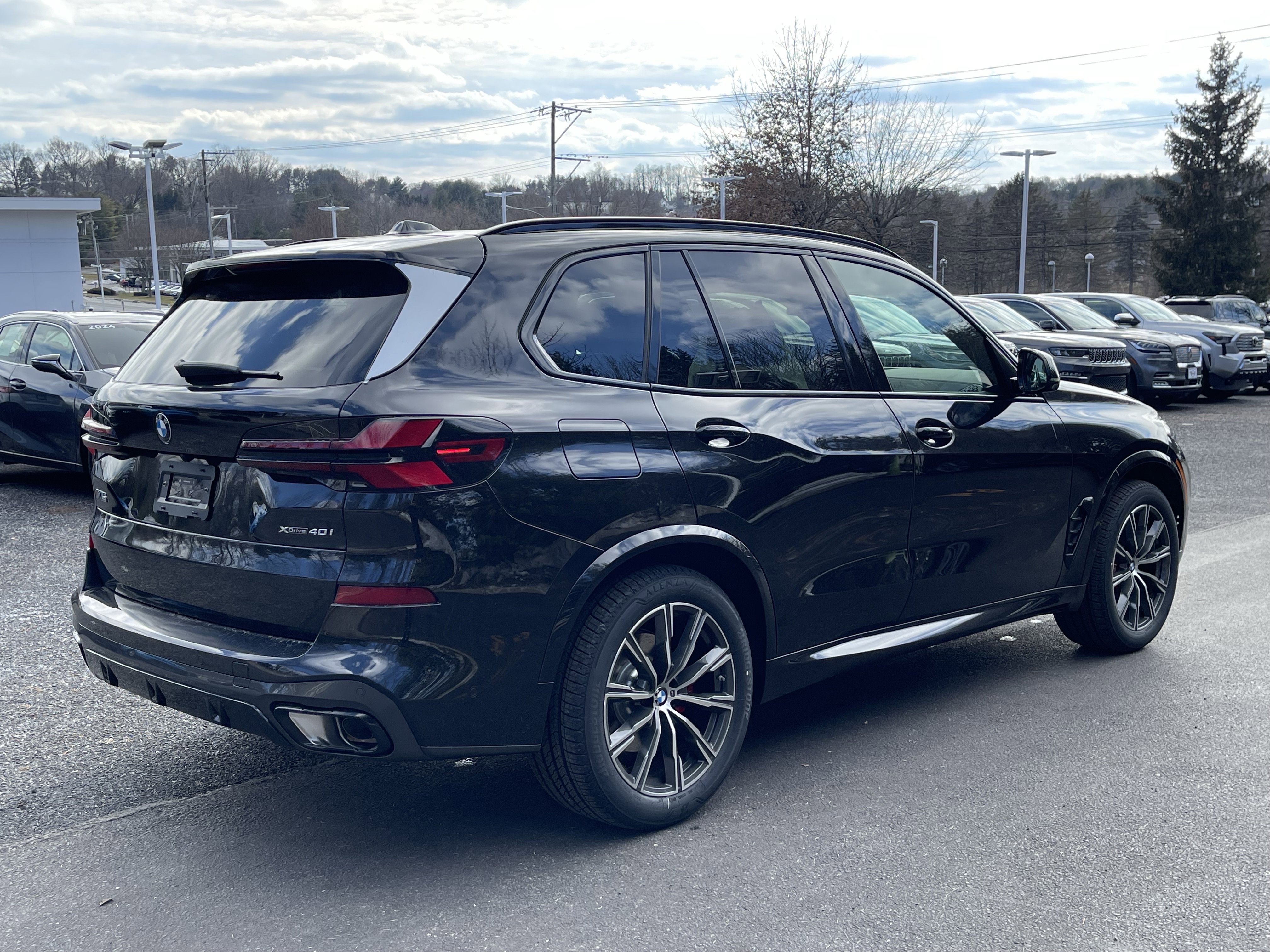 New 2026 BMW X5 xDrive40i w/ M Sport Package AWD/4WD image 5