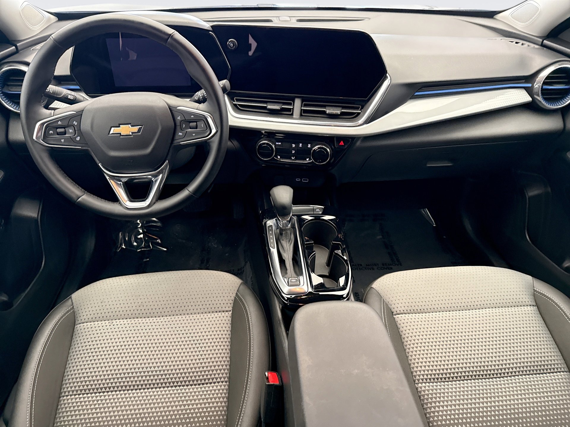 Used 2025 Chevrolet Trax LT w/ Driver Confidence Package image 14