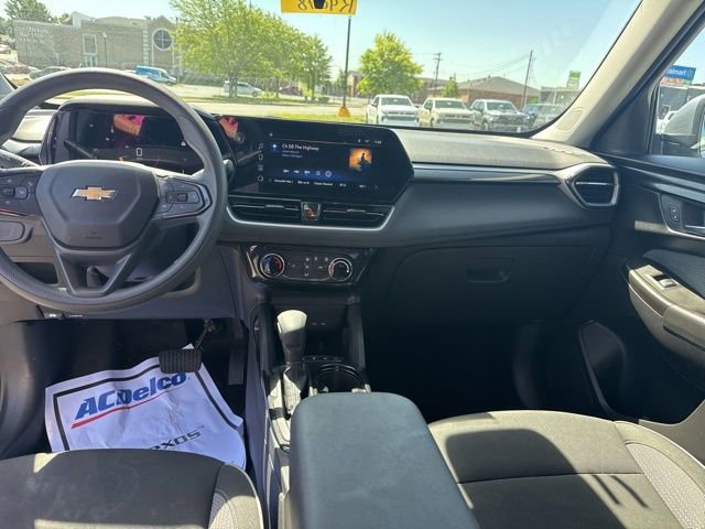 Used 2025 Chevrolet TrailBlazer LT AWD/4WD image 29