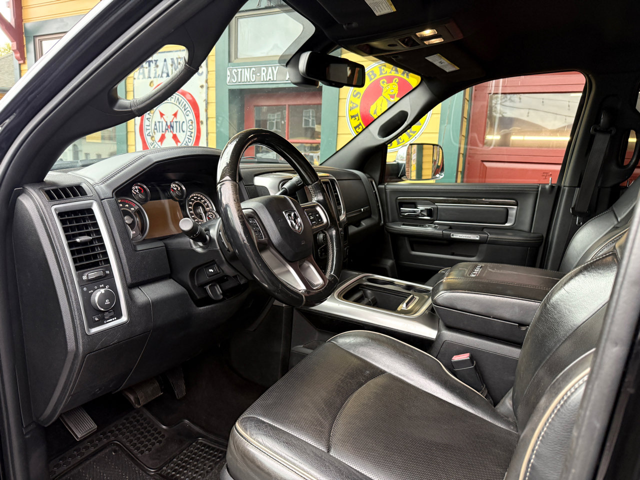 Used 2016 RAM 3500 Laramie Longhorn image 16