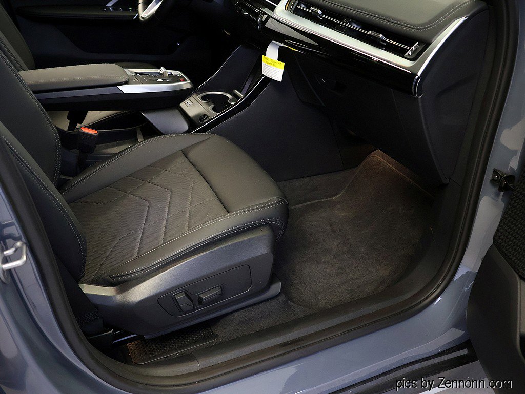 Used 2025 BMW X1 xDrive28i w/ Technology Package image 35