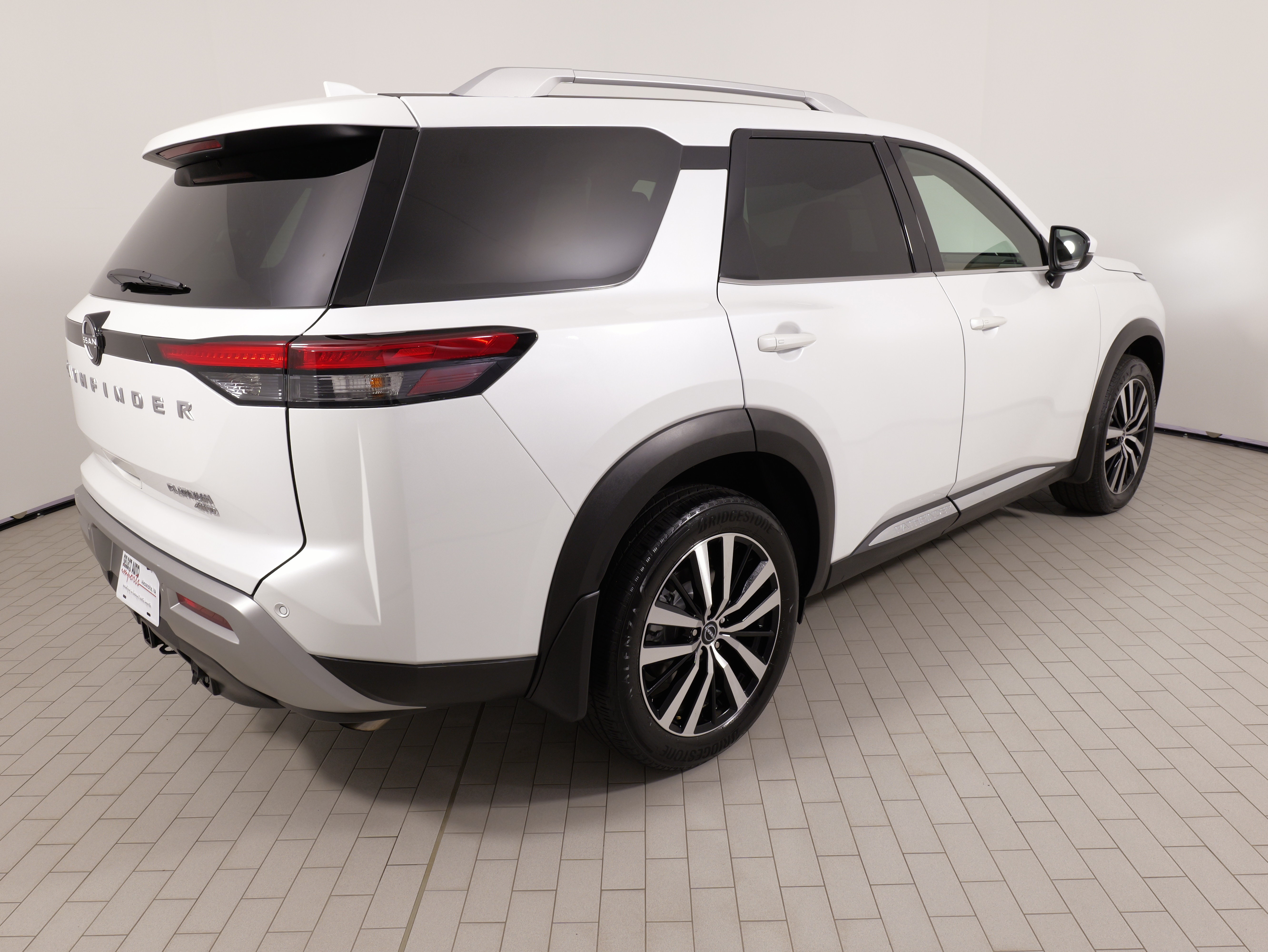 Used 2025 Nissan Pathfinder Platinum AWD/4WD image 13