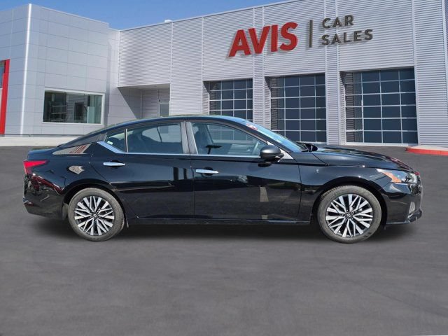 Used 2025 Nissan Altima 2.5 SV FWD image 5