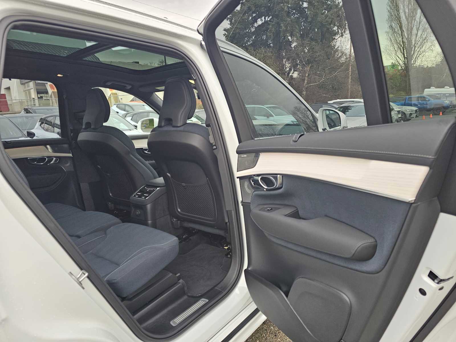 Certified 2025 Volvo XC90 T8 Ultra image 14
