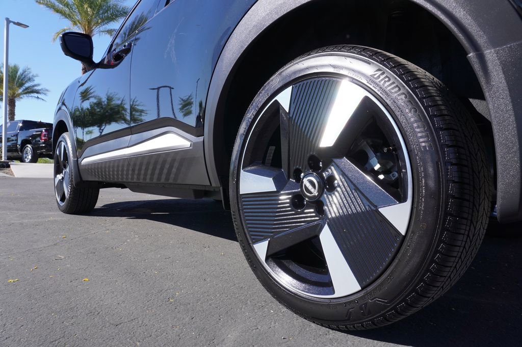 Certified 2025 Nissan Kicks SR FWD image 6