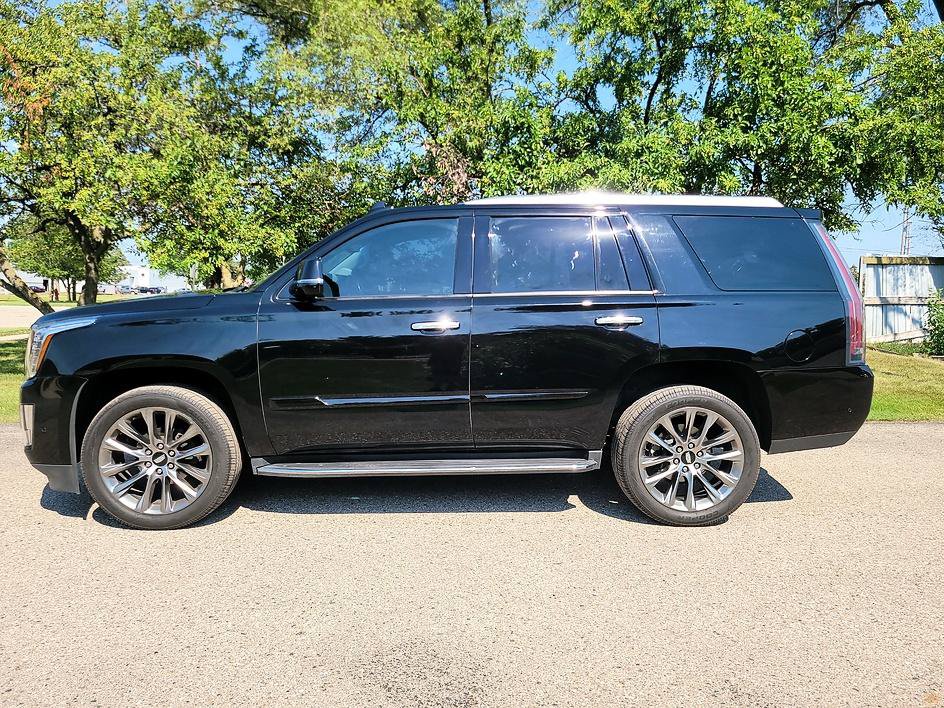 Used 2020 Cadillac Escalade Luxury w/ Escalade Sport Edition AWD/4WD image 4