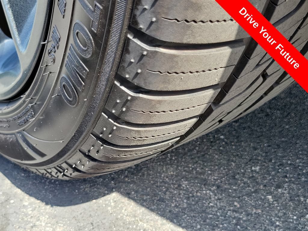 Used 2023 Chrysler 300 Touring L w/ Safetytec Plus Group RWD image 28