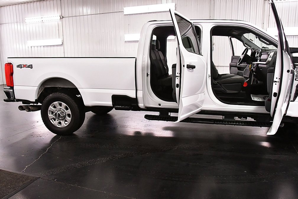 Used 2024 Ford F350 XLT image 33