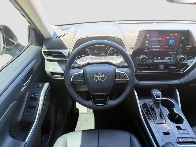 Used 2021 Toyota Highlander XLE FWD image 17